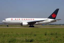 Air Canada B767-233ER C-GAVC (SPL 12-7-2005).jpg