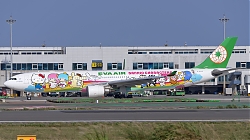 8060584_EvaAir_A330-300_B-16332_Sanrio-Characters-colours_TPE_23012018.jpg