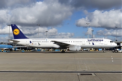 11061_D-AIRR_A321_Lufthansa_28Crane_Protection_stkr29_AMS.JPG