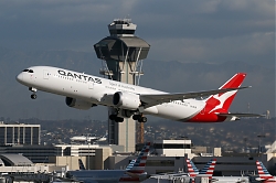 2705_B787_VH-NZE_Qantas.jpg